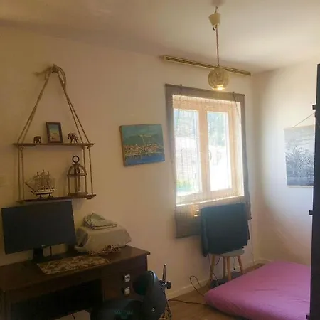 Double With Shared Bathroom Apartamento